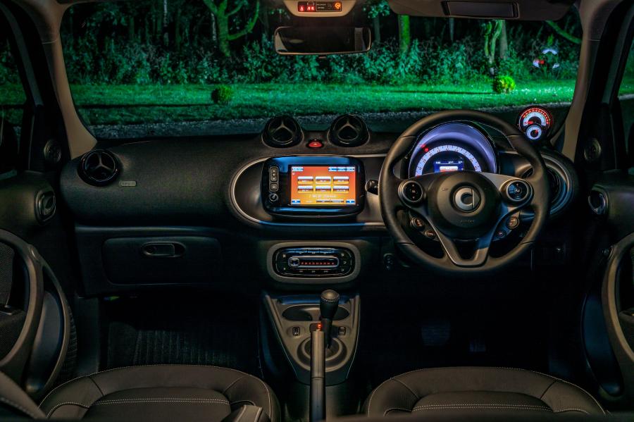 Торпедо Smart ForTwo Prime Coupe Clectric Drive (C453) 2017 года  (UK) (фото 26 из 32)